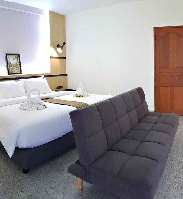 The Route Sriracha Hotel And Residence Ban Laem Chabang Ngoại thất bức ảnh